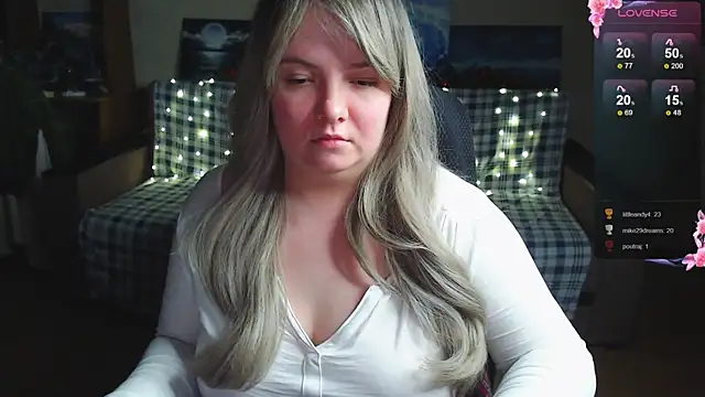 EmillyBones online show from December 14, 11:20 pm