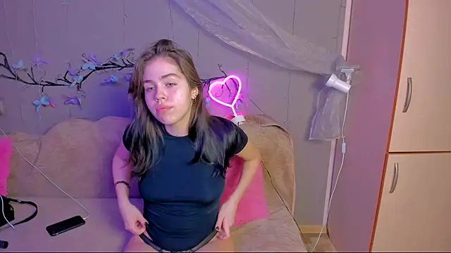 Snapshot of Kitty_Mila chatting on December 15, 11:47 am Kitty Mila online show from December 15, 11:47 am