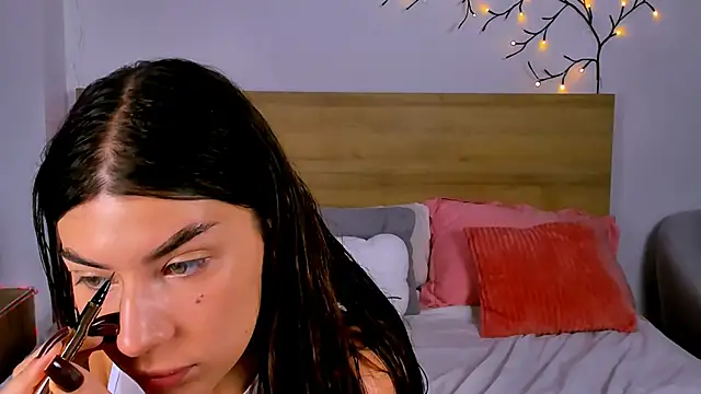 Bella Davis love online show from October 11, 9:46 pm