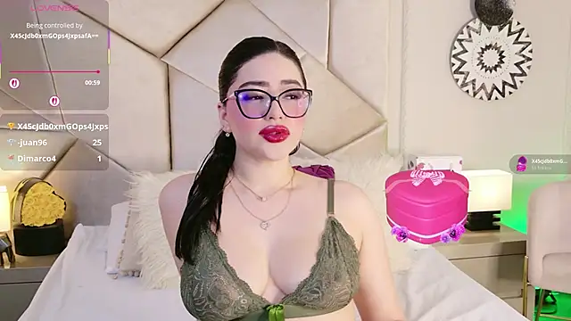 Catalina-Malave online show from May 5, 1:13 am