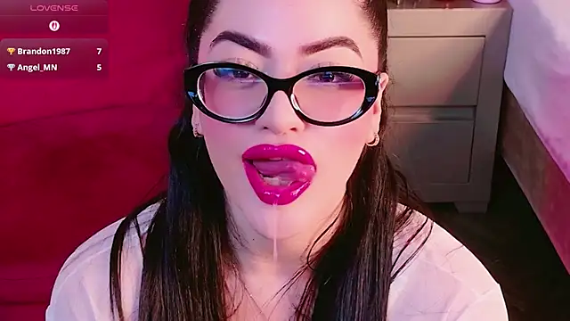 Catalina-Malave online show from June 24, 1:04 am