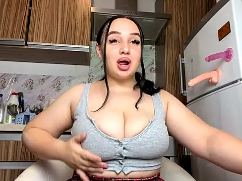 Snapshot of curvybombb chatting on October 8, 4:26 pm curvybombb online show from October 8, 4:26 pm