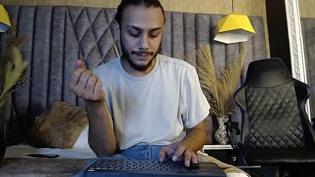 Boss Domiinator online show from October 6, 3:04 am