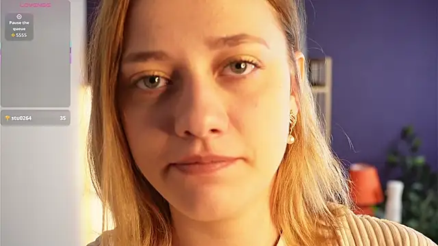 Snapshot of HollieCollelo chatting on September 13, 3:06 am HollieCollelo online show from September 13, 3:06 am