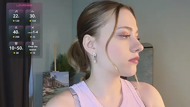 Snapshot of HollieCollelo chatting on November 10, 3:05 am HollieCollelo online show from November 10, 3:05 am