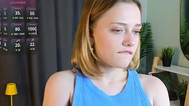 Snapshot of HollieCollelo chatting on November 13, 3:16 am HollieCollelo online show from November 13, 3:16 am