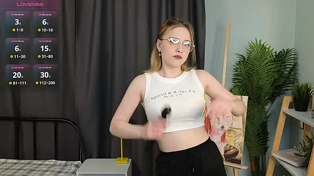 Snapshot of HollieCollelo chatting on November 25, 3:28 am HollieCollelo online show from November 25, 3:28 am