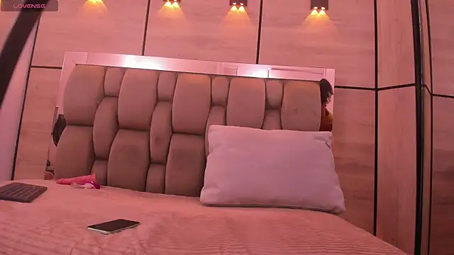 lyana cowel online show from October 9, 7:12 pm