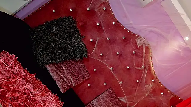 MariahMendezz online show from October 31, 7:15 pm