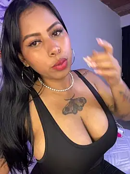 Snapshot of Michluxe_69 chatting on October 20, 11:49 pm Michluxe 69 online show from October 20, 11:49 pm