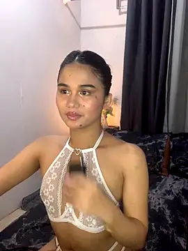 Snapshot of AngelHille chatting on November 13, 6:07 pm AngelHille online show from November 13, 6:07 pm