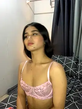 Snapshot of AngelHille chatting on November 25, 5:35 pm AngelHille online show from November 25, 5:35 pm