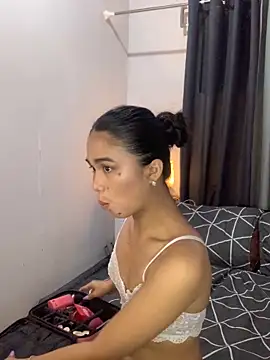 Snapshot of AngelHille chatting on November 27, 5:48 pm AngelHille online show from November 27, 5:48 pm