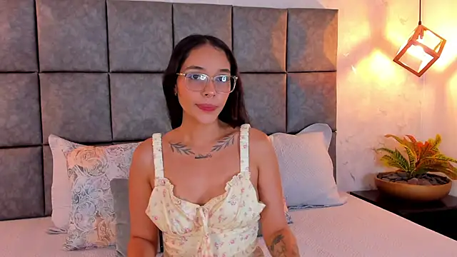 Roseaurora online show from June 22, 11:18 am