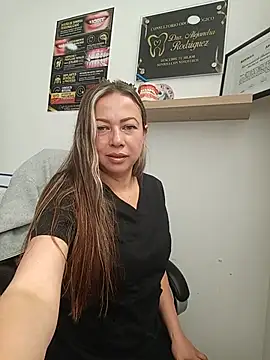 Snapshot of Madisson-04_ chatting on June 22, 3:42 pm Madisson-04 online show from June 22, 3:42 pm