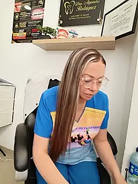Snapshot of Madisson-04_ chatting on June 23, 3:32 pm Madisson-04 online show from June 23, 3:32 pm