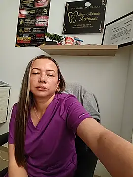 Snapshot of Madisson-04_ chatting on July 6, 2:47 pm Madisson-04 online show from July 6, 2:47 pm
