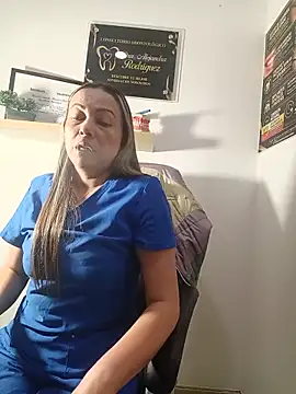 Snapshot of Madisson-04_ chatting on August 4, 1:14 pm Madisson-04 online show from August 4, 1:14 pm
