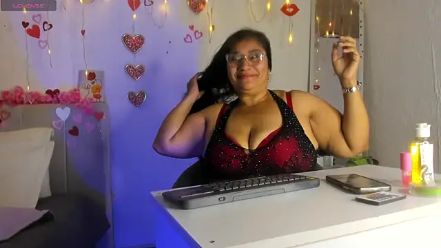 Snapshot of milf_latinn chatting on September 17, 2:41 pm milf latinn online show from September 17, 2:41 pm
