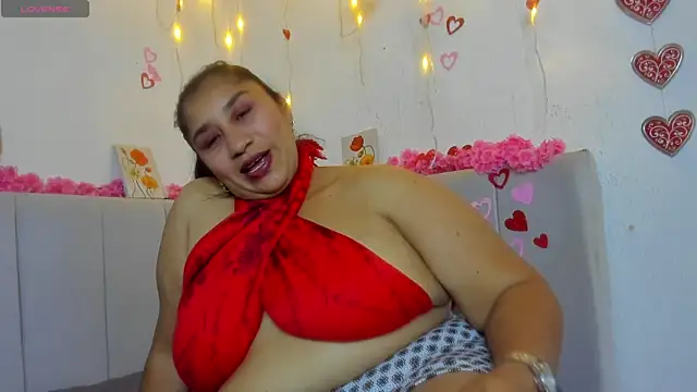Snapshot of milf_latinn chatting on September 26, 2:32 pm milf latinn online show from September 26, 2:32 pm