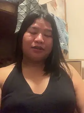 TS-YANNA online show from March 22, 3:15 pm