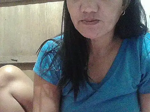 Snapshot of hotmama_063 chatting on July 6, 9:17 pm hotmama 063 online show from July 6, 9:17 pm