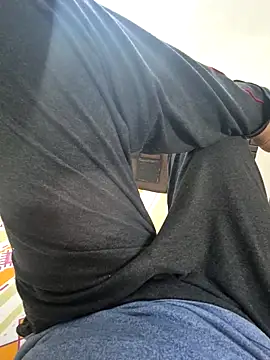 Snapshot of kkkk1882 chatting on November 4, 6:12 am kkkk1882 online show from November 4, 6:12 am