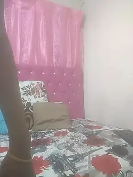 Snapshot of SweetSlenderChoc chatting on October 26, 6:03 pm SweetSlenderChoc online show from October 26, 6:03 pm