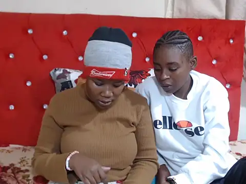 Snapshot of SweetSlenderChoc chatting on November 25, 9:48 pm SweetSlenderChoc online show from November 25, 9:48 pm