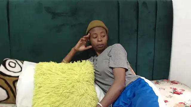 SweetSlenderChoc online show from January 17, 10:09 am