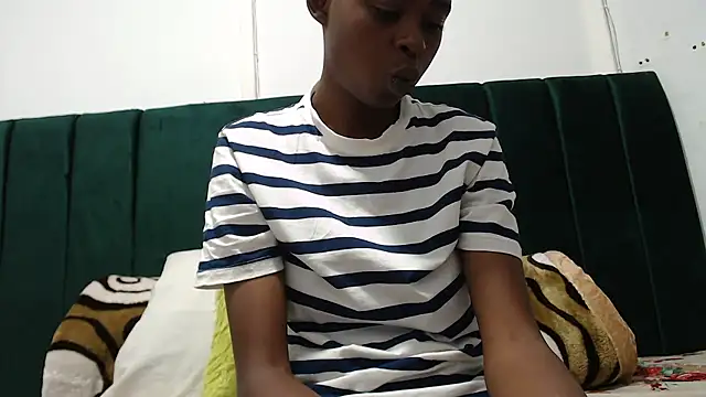 SweetSlenderChoc online show from January 17, 10:13 pm