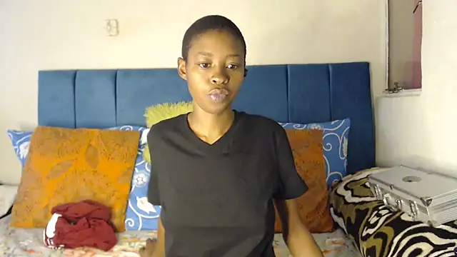 SweetSlenderChoc online show from May 1, 2:43 pm