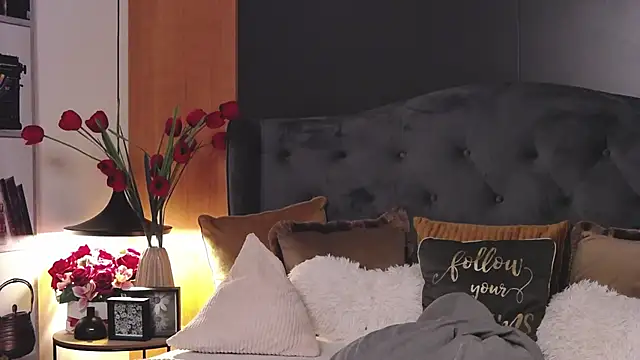 Mia Swano online show from October 4, 9:57 pm