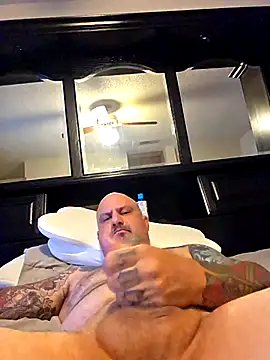 Snapshot of Kwillie chatting on April 25, 9:56 am Kwillie online show from April 25, 9:56 am