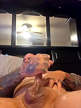 Snapshot of Kwillie chatting on April 25, 2:58 pm Kwillie online show from April 25, 2:58 pm