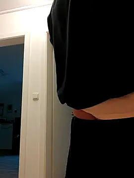 Snapshot of Oldmenhot66 chatting on September 27, 4:23 pm Oldmenhot66 online show from September 27, 4:23 pm