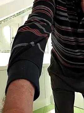 Oldmenhot66 online show from April 10, 3:23 am