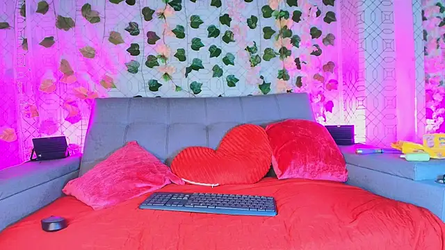 Snapshot of collet_1 chatting on September 15, 12:05 pm collet 1 online show from September 15, 12:05 pm