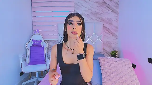 Snapshot of collet_1 chatting on July 11, 12:08 pm collet 1 online show from July 11, 12:08 pm