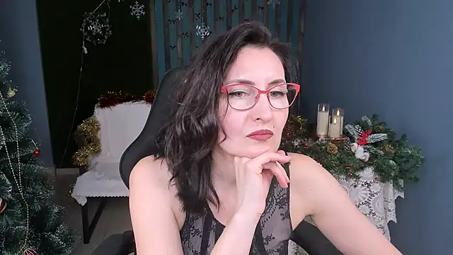 Snapshot of UnaTerra chatting on December 19, 9:27 am UnaTerra online show from December 19, 9:27 am