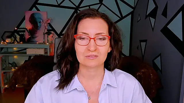 Snapshot of UnaTerra chatting on February 6, 8:29 am UnaTerra online show from February 6, 8:29 am