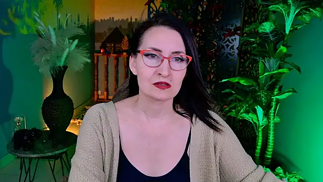 Snapshot of UnaTerra chatting on February 23, 9:17 am UnaTerra online show from February 23, 9:17 am