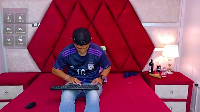 Snapshot of Kity_spiderr chatting on November 19, 12:38 pm Kity spiderr online show from November 19, 12:38 pm