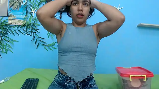 Snapshot of skinnysofia18 chatting on July 19, 2:10 pm skinnysofia18 online show from July 19, 2:10 pm