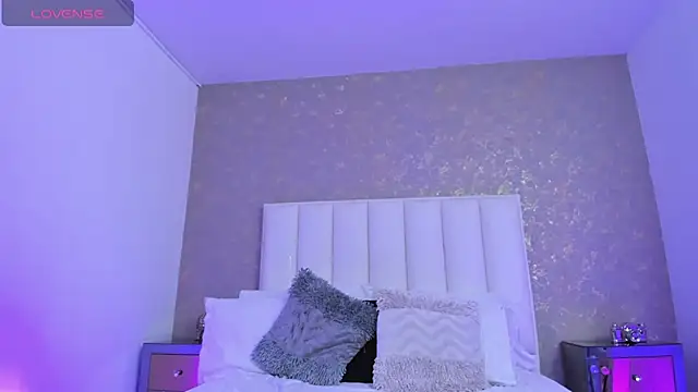 KaylieBrooks online show from December 20, 4:03 pm