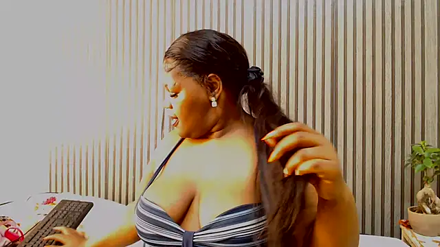 Snapshot of ROYALASS25 chatting on June 15, 12:07 pm ROYALASS25 online show from June 15, 12:07 pm