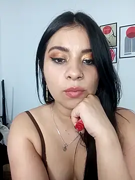 ValerieLove  online show from March 6, 11:01 pm