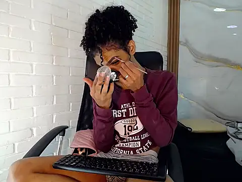 Penelopee Rouse online show from September 25, 8:01 pm