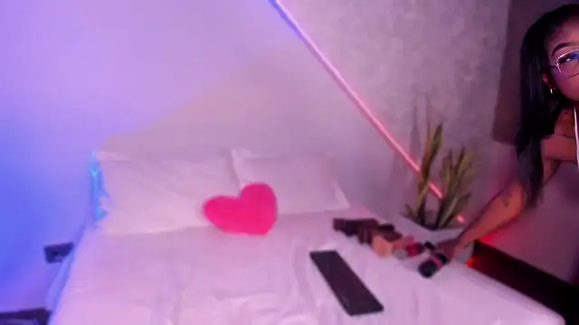 Kishalove  online show from November 25, 10:15 am