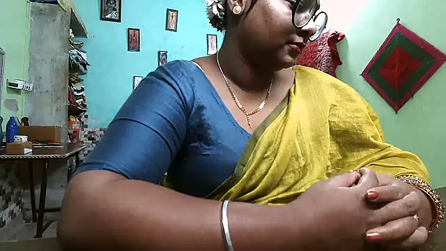 Snapshot of DearKimmi chatting on November 9, 12:09 am DearKimmi online show from November 9, 12:09 am